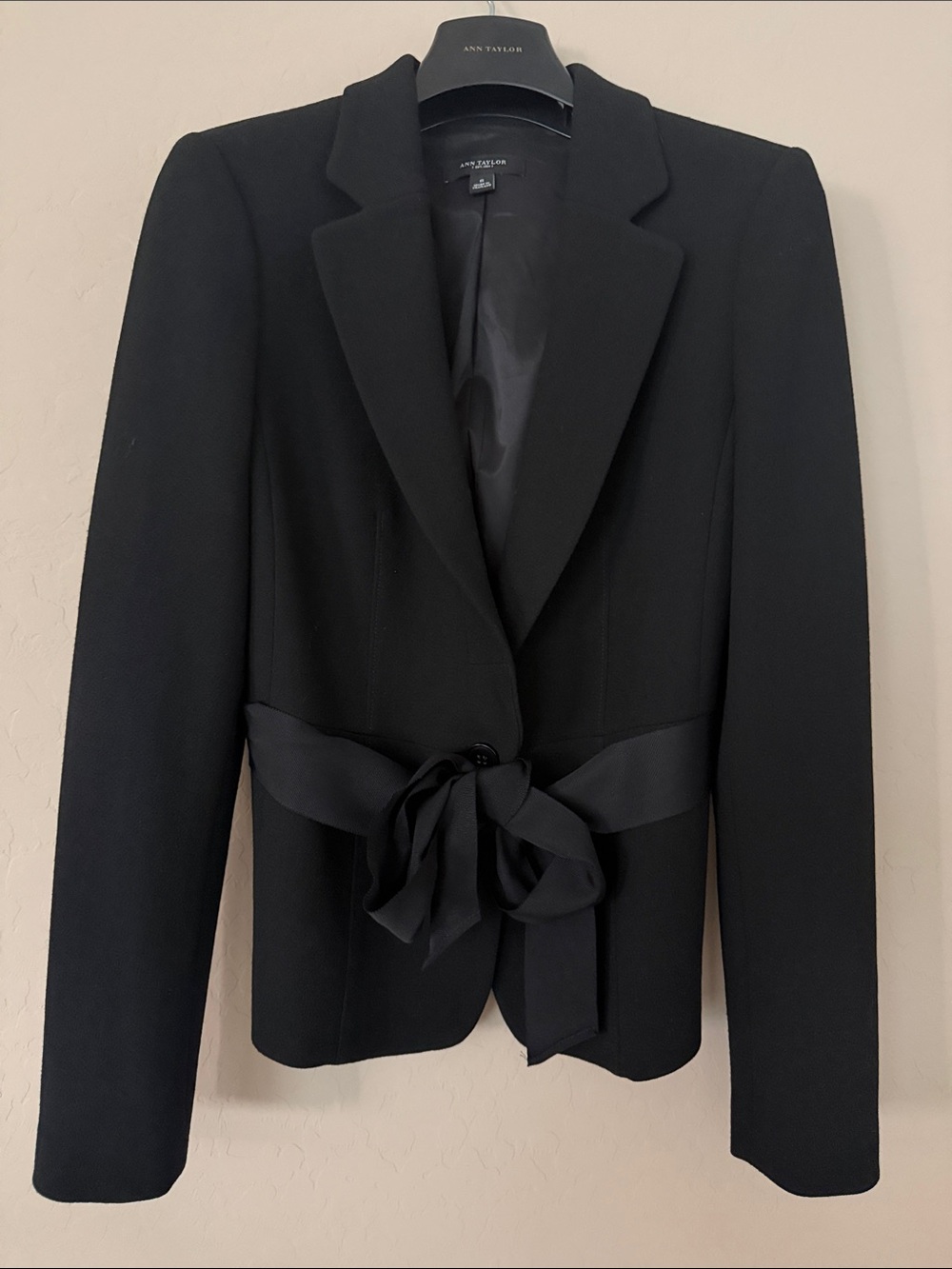 Ann Taylor Classic Black Blazer 100% Wool Fitted Waist Single Button & Tie Sz 6